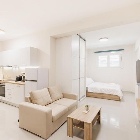 Fully Renovated Luxurious Semi-Basement Studio Atene Esterno foto