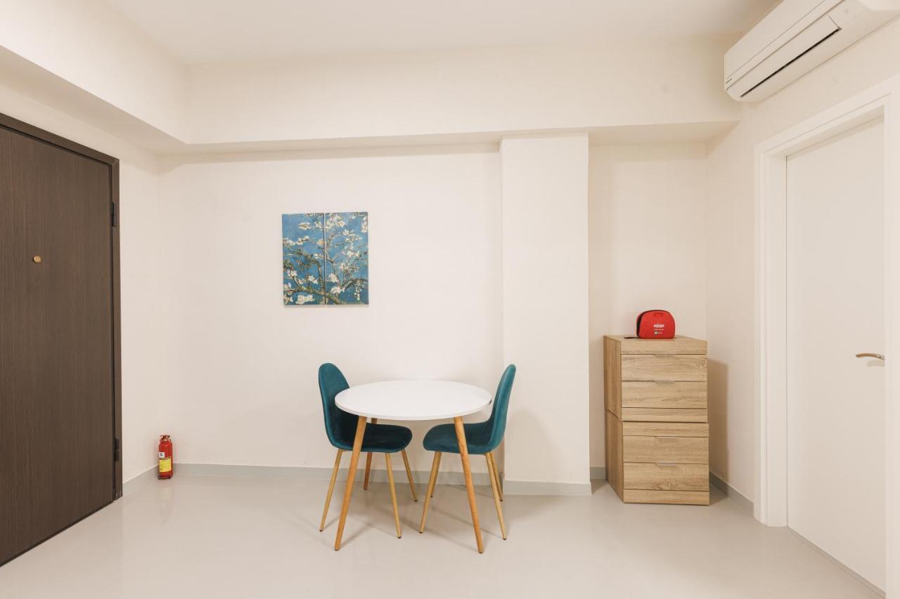 Fully Renovated Luxurious Semi-Basement Studio Atene Esterno foto