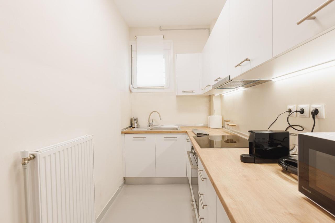 Fully Renovated Luxurious Semi-Basement Studio Atene Esterno foto